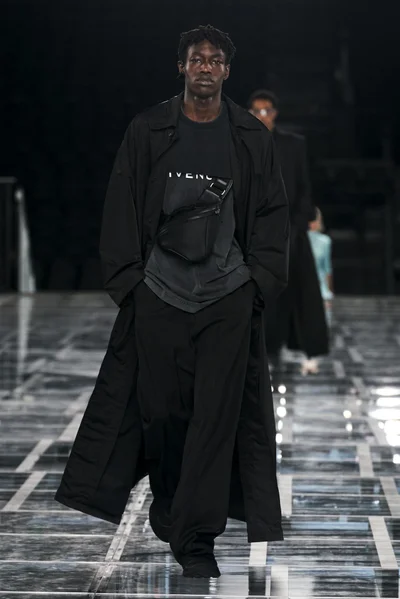 Look 16